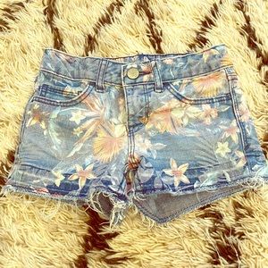 Gap kids Hawaiian flower print jean shorts